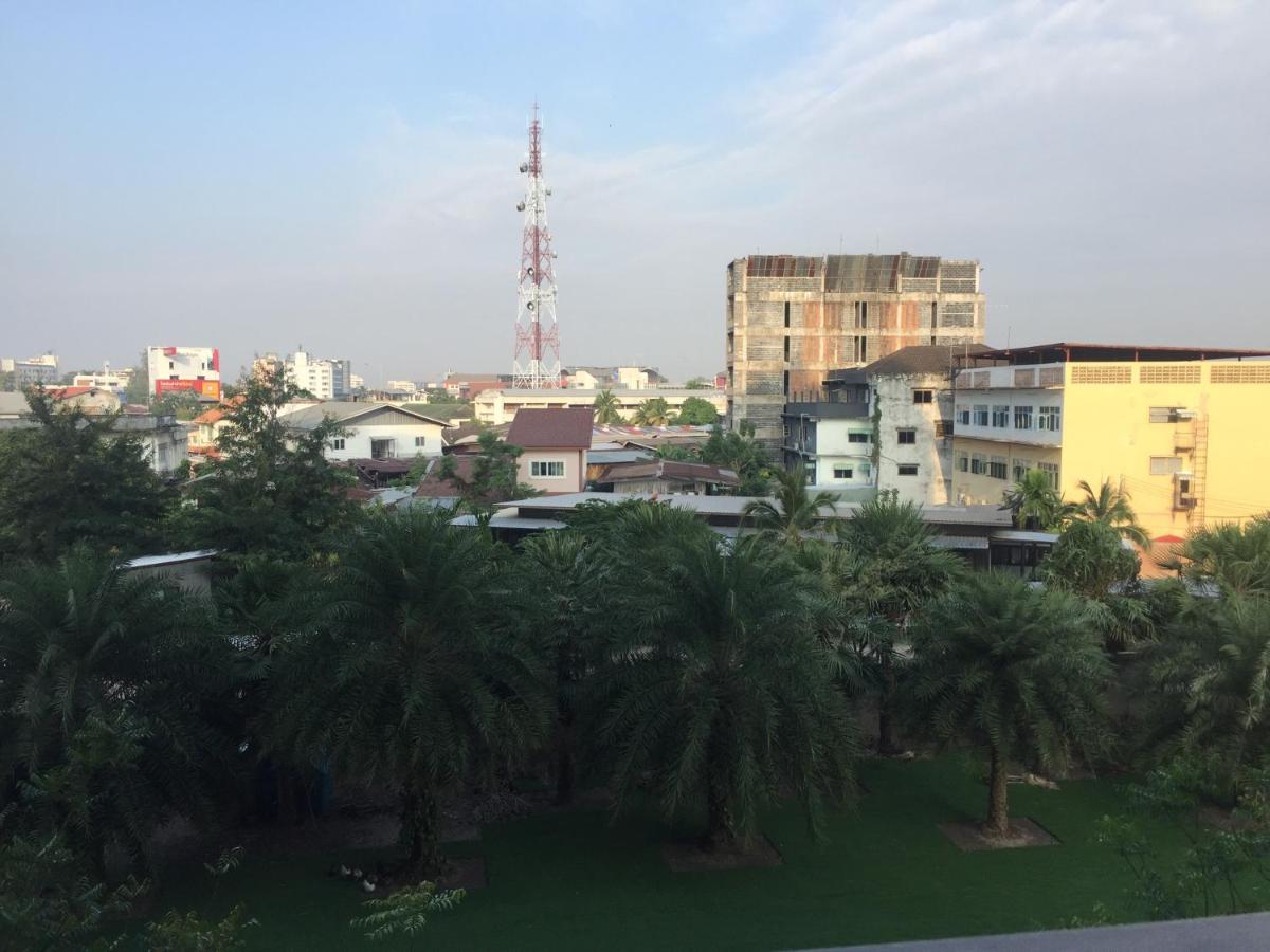 The Base Apartment Udon Thani Bagian luar foto